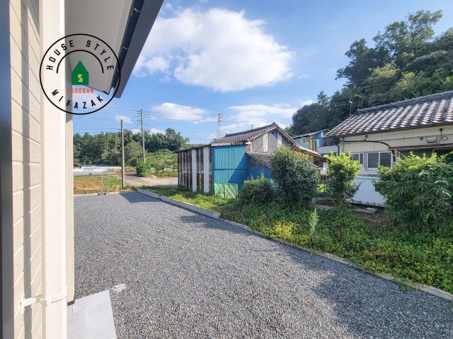 都城市乙房町（D号棟）の展望|窓から緑が見える物件も魅力的です。