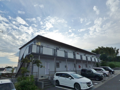 【外観】 | サンガーデンＫＯＢＡＹＡＳＨＩ　Ｃ棟 | 軽量鉄骨造全８戸。無料駐車場は玄関目の前の列に１台確保！