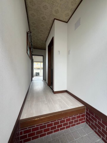 名谷町戸建ての玄関