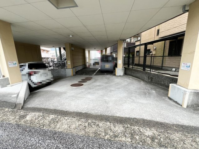 ハイツM2の駐車場