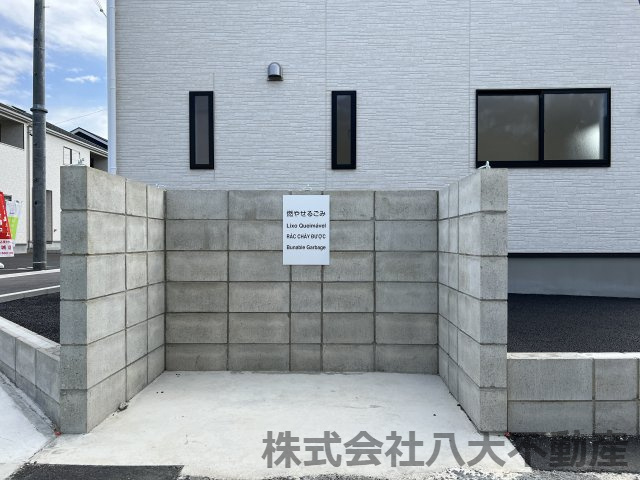 高浜市碧海町新築分譲住宅　3号棟　全14区画の周辺|敷地に隣接したゴミ捨て場があるので、朝のゴミ出しもらくらくです♪