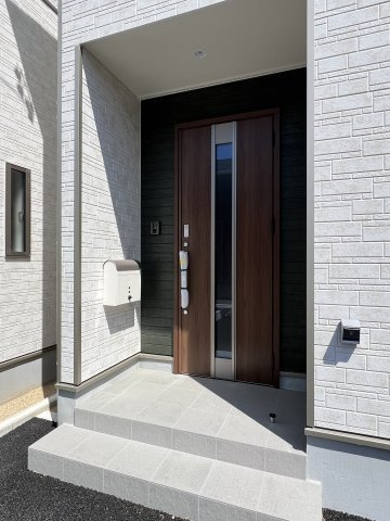 高浜市碧海町新築分譲住宅　3号棟　全14区画のエントランス|シンプルでモダンなエントランスホールです。訪れる方を心地よく迎えてくれます。