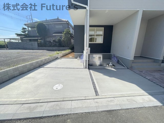 三郷市谷口　新築戸建　全1棟の駐車場|カースペース並列2台！うち1台はビルトインガレージ