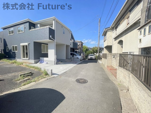 三郷市谷口　新築戸建　全1棟の前面道路含む現地写真|前面道路含む現地写真です。