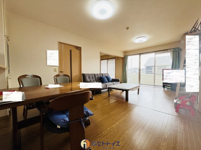 ウイングコート八女Westの居間・リビング