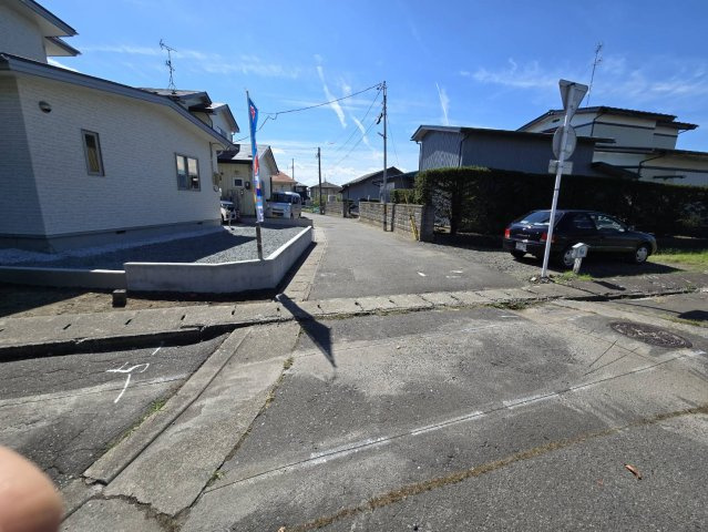 八戸市八太郎3丁目の前面道路含む現地写真