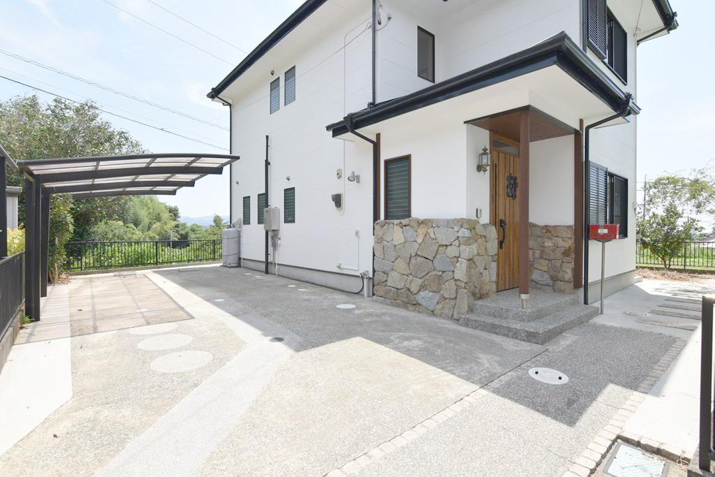 香南市野市町兎田　中古戸建ての駐車場