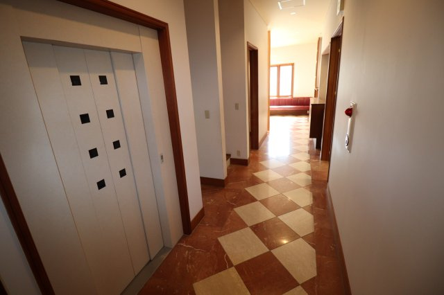 京町2丁目テナントの設備|室内エレベーター1基付