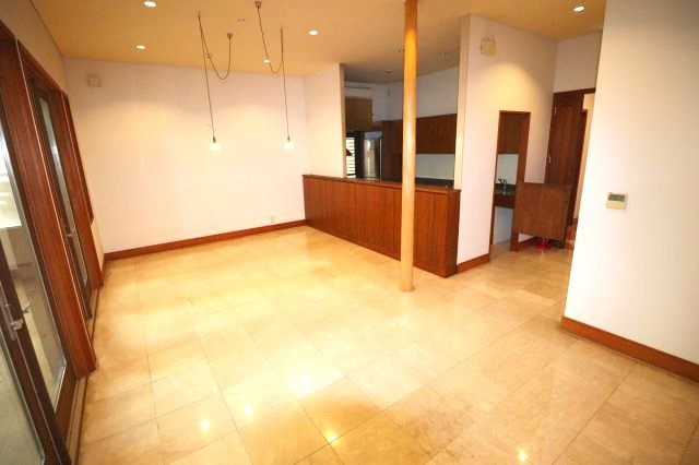 京町2丁目テナントの居間・リビング