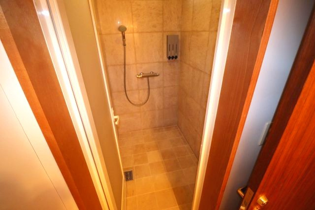 京町2丁目テナントのシャワールーム|シャワールームもあるので、休憩・当直などの際に助かります。