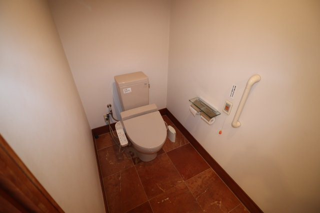 京町2丁目テナントのトイレ|1階待合室にトイレございます。