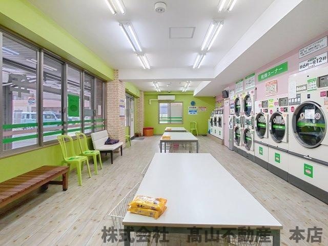 峯ビル　1Fテナントのロビー