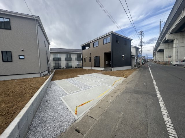 新築　高崎市上佐野町1期　1号棟の駐車場|現地写真　駐車スペースは並列3台分可能です！
