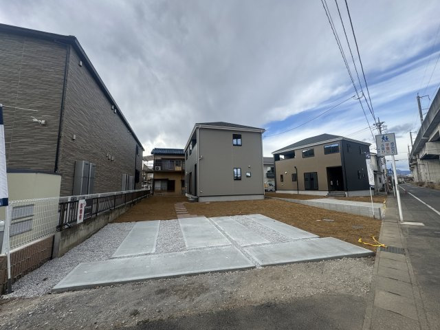 新築　高崎市上佐野町1期　2号棟の駐車場|現地写真　駐車スペースは並列3台分可能です！
