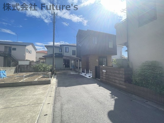 三郷市栄1丁目　新築戸建　全1棟の前面道路含む現地写真|前面道路含む現地写真です。