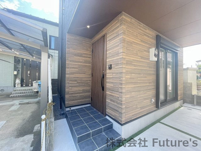 三郷市栄1丁目　新築戸建　全1棟のエントランス|玄関アプローチ