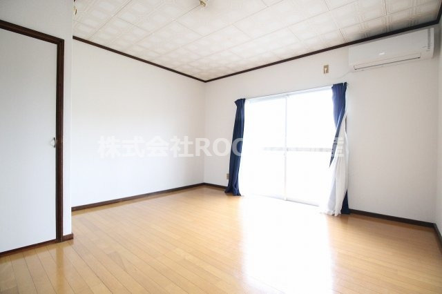 ガーデンHEの洋室|ゆったりした洋室です