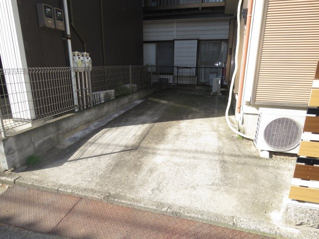 川越市山田　5DK+カースペース付き　ペット相談　一戸建て貸家の駐車場