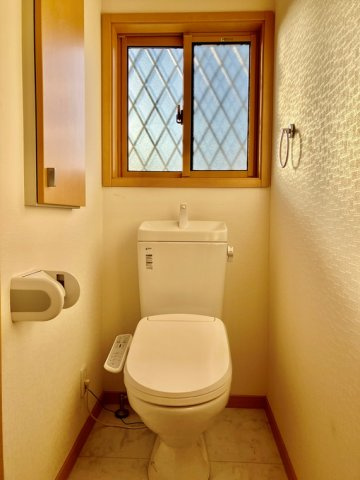 下石戸下戸建のトイレ