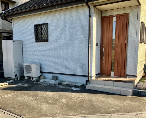 下石戸下戸建のエントランス