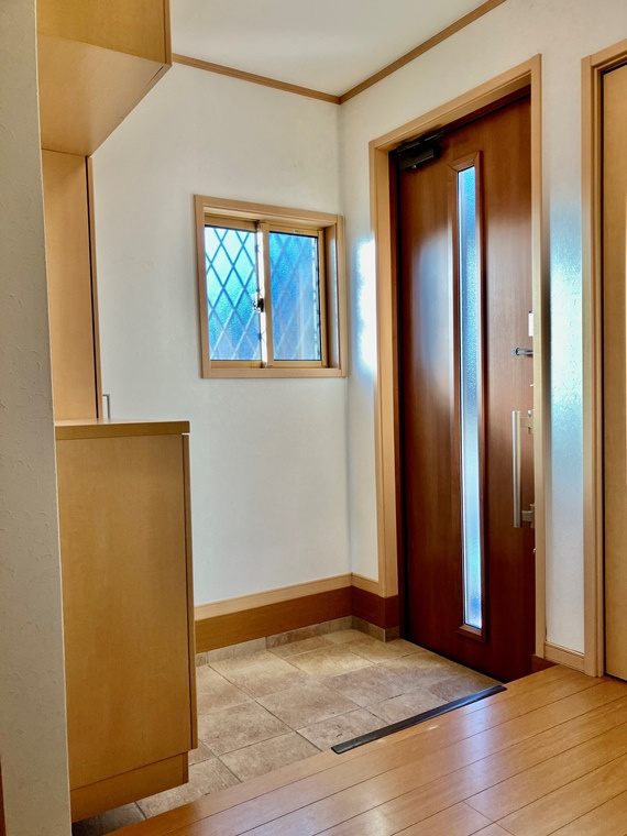 下石戸下戸建の玄関