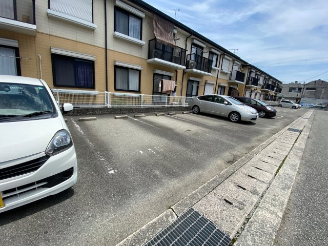 ディアス六百目Ａの駐車場
