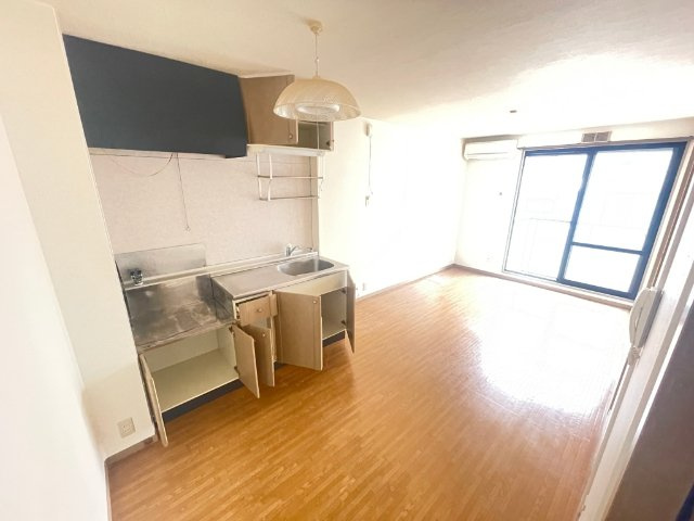 コンフォールチカミA棟の居間・リビング