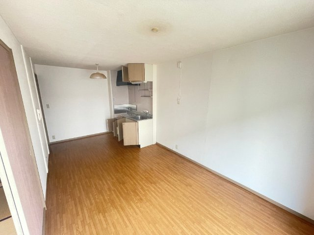 コンフォールチカミA棟の居間・リビング