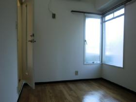 ラ・ペール一番館の洋室