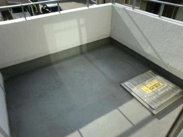 ラ・ペール一番館のバルコニー