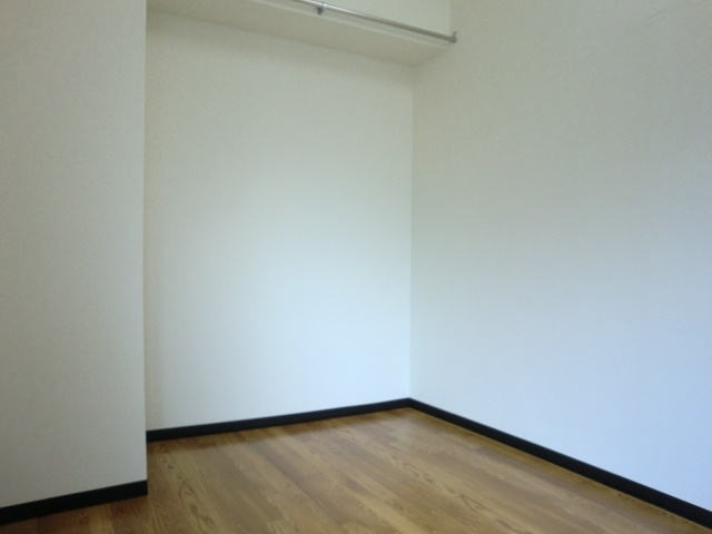 ラ・ペール一番館の洋室