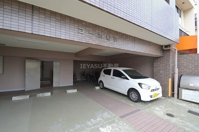 広島市中区江波南３丁目の賃貸マンションの駐車場