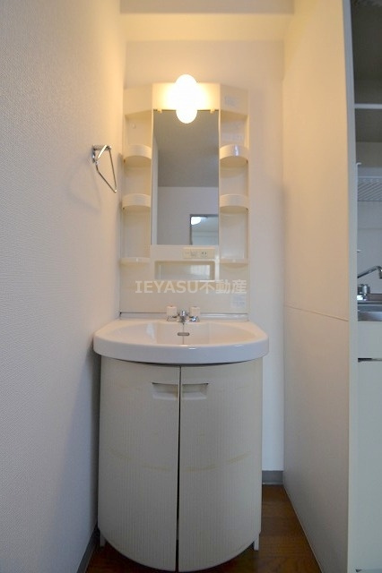 広島市中区江波南３丁目の賃貸マンションの洗面所