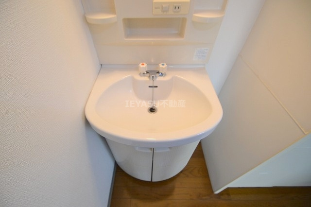 広島市中区江波南３丁目の賃貸マンションの洗面所