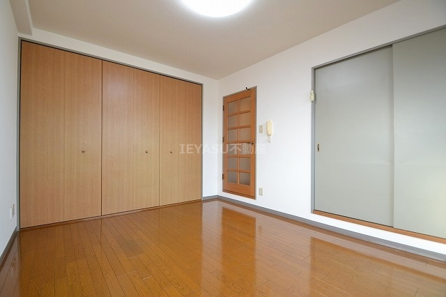 広島市中区江波南３丁目の賃貸マンションの洋室