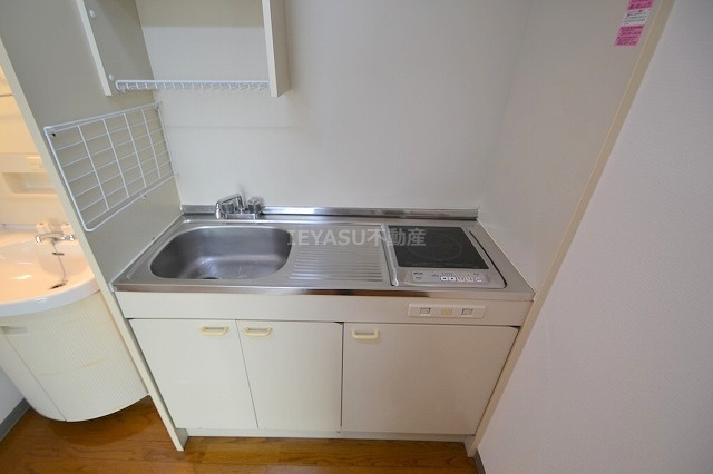 広島市中区江波南３丁目の賃貸マンションのキッチン