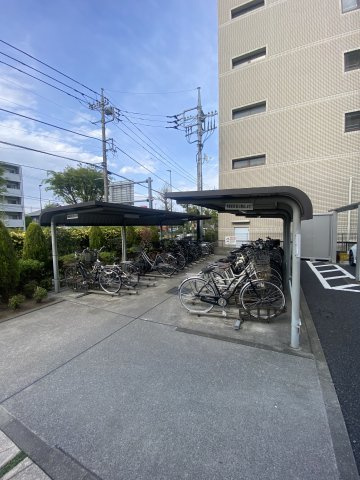 屋根付き駐輪場☆