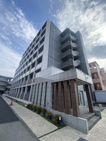 外観とエントランスはこのようになっております☆