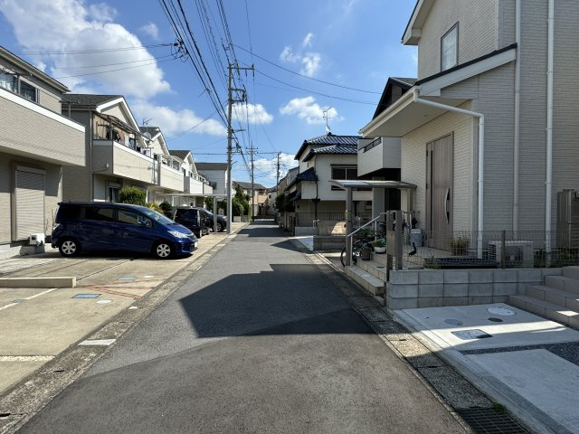 松戸市五香２丁目新築戸建【高木第二小学校：９分】の前面道路含む現地写真|北側前面道路