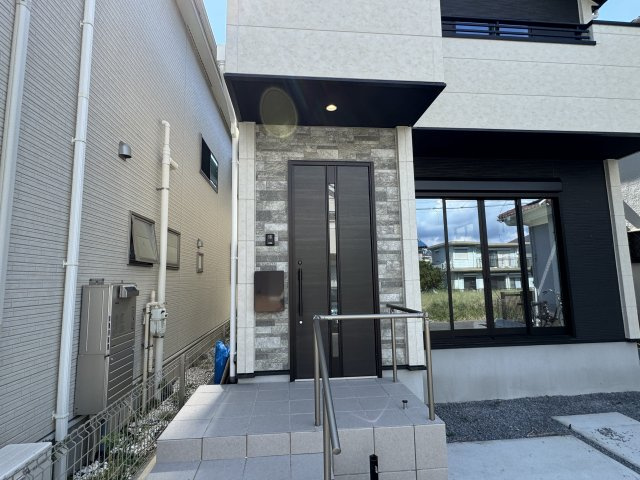 松戸市五香２丁目新築戸建【高木第二小学校：９分】のエントランス|エントランス・玄関ポーチ