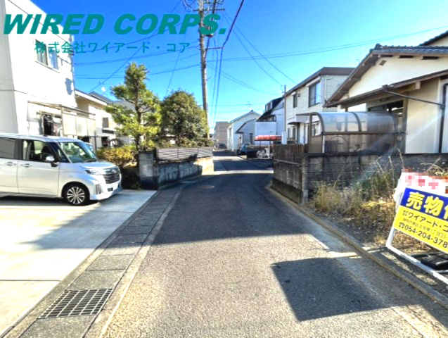 南瀬名町　売土地の前面道路含む現地写真