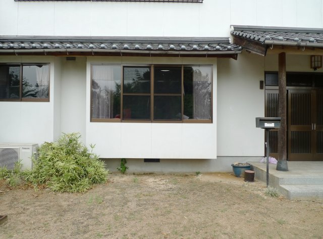 西林木町　戸建ての外観|広い出窓があり、開放感を感じます。