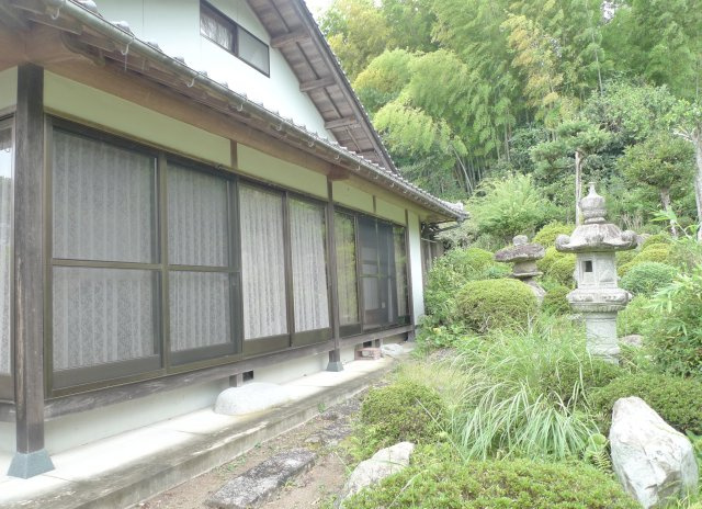 西林木町　戸建ての外観|大きな窓から心地よい風が通り抜けます。