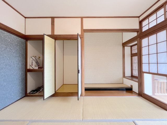 【和室】 | 太宰府市高雄5丁目　戸建て | 6帖和室は広い縁側があり、明るい光が入ります