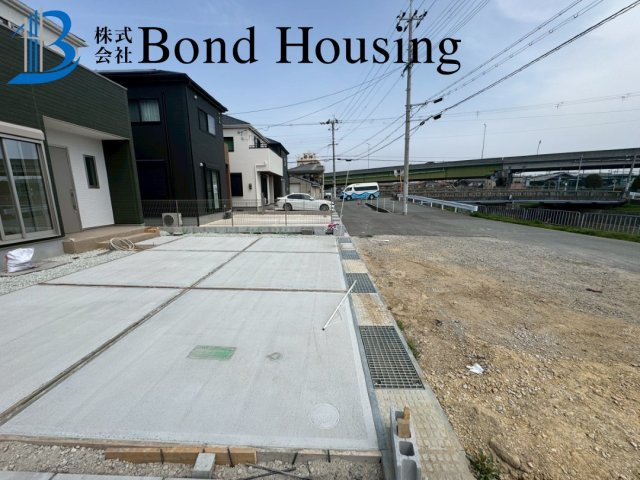 「5LDK」「WIC2箇所」魚住町西岡 全3棟1号棟の前面道路含む現地写真