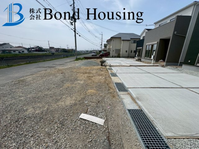 「5LDK」「WIC2箇所」魚住町西岡 全3棟1号棟の前面道路含む現地写真