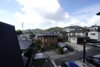 【展望】 | 【上質リフォーム】中山新町1丁目戸建 | 【四季を感じる】
四季の移ろい・爽やかな青空や風を感じられ
自然を愉しめるパノラマビュー。
毎日の暮らしに余裕を感じさせてくれる、
遮る物の無い開放的な眺望を是非、ご堪能ください。