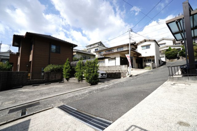 【前面道路含む現地写真】 | 【上質リフォーム】中山新町1丁目戸建 | 現地（2024年10月1日10：00頃）撮影