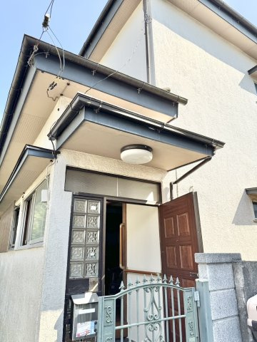 栗山戸建のエントランス