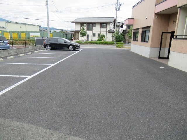 シャンティーユの駐車場